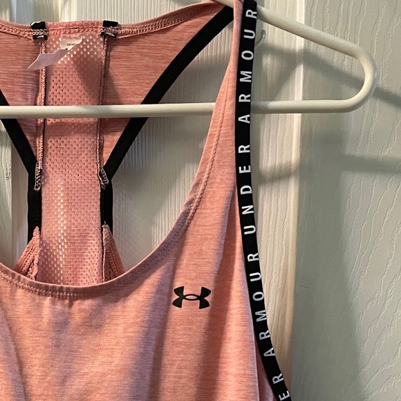 Under Armour HeatGear Pink Top - Picture 4 of 4